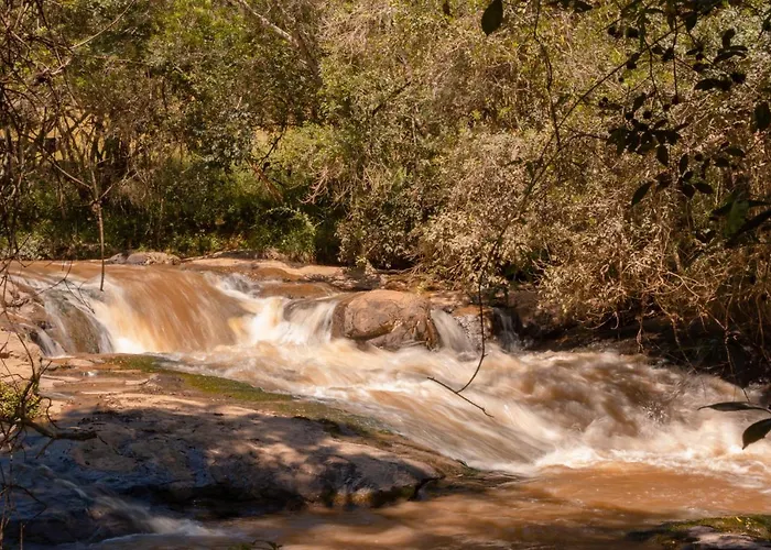 Casa em Bueno Brandão(MG) com Cachoeira Particular